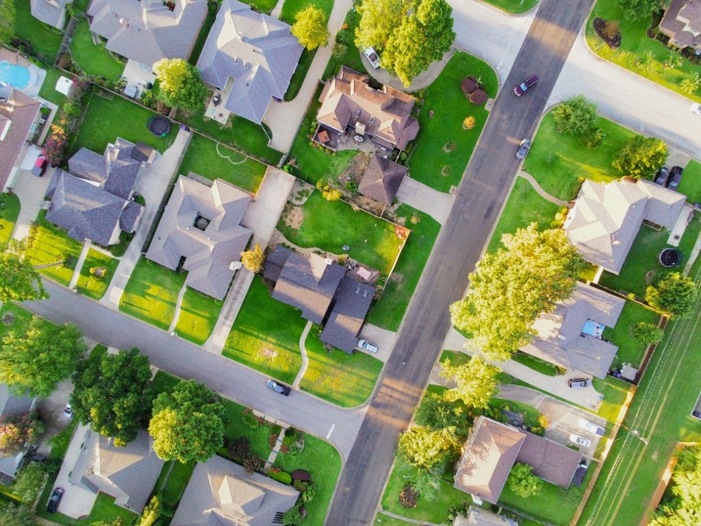 Vue aérienne d'un quartier résidentiel et des secteurs porteurs pour investir à Saint-Jérôme.